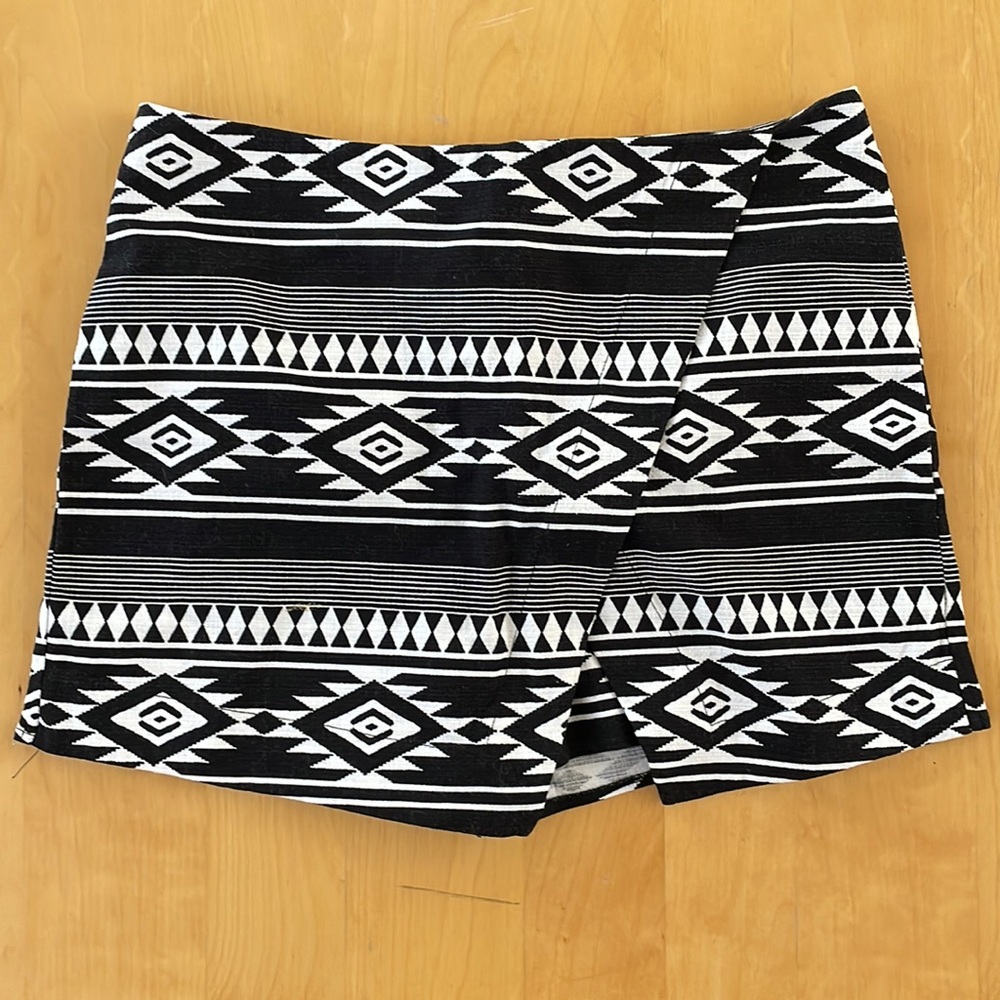 Hollister Aztec skort